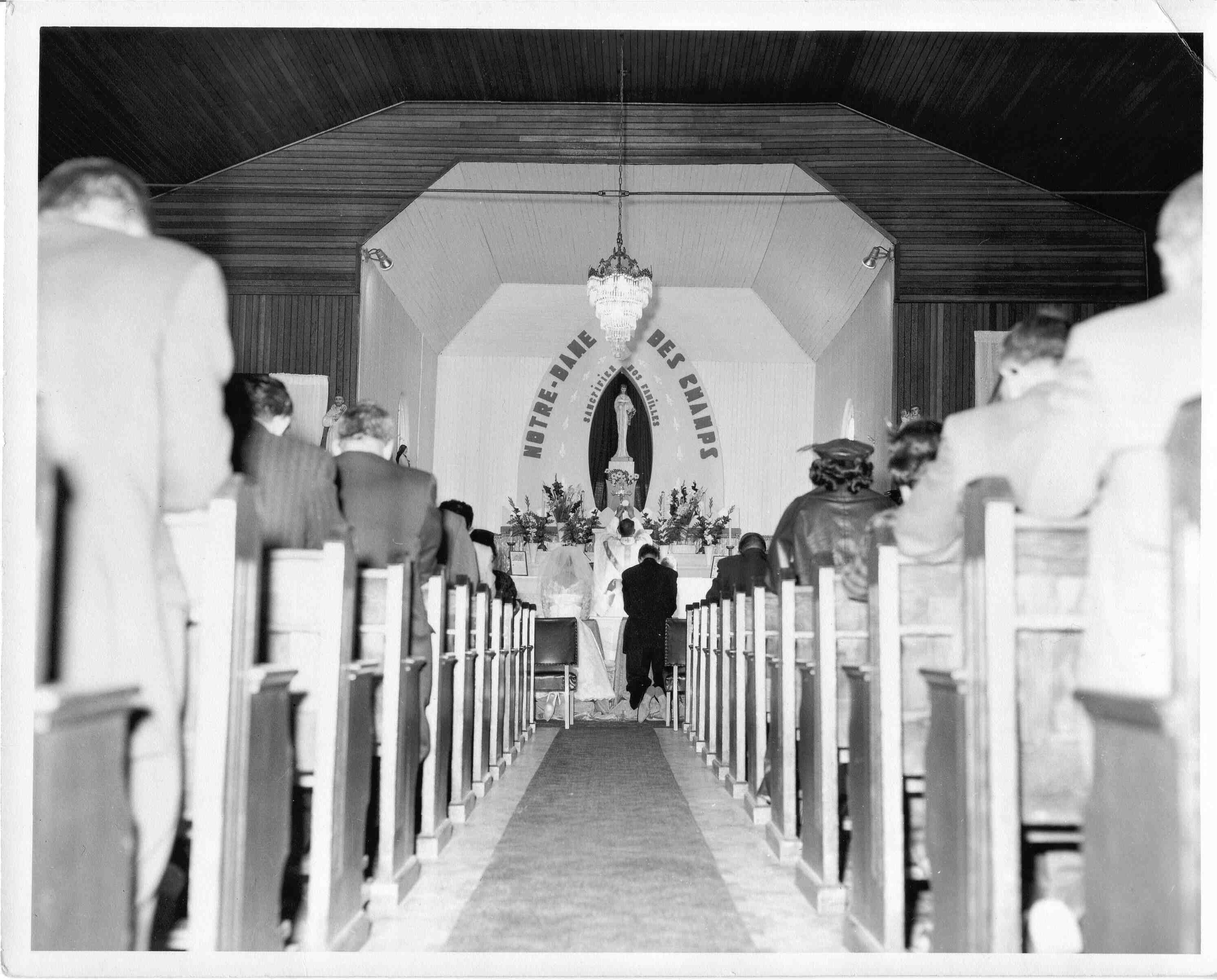Chapelle NDDC intérieur en sept 1960.jpg